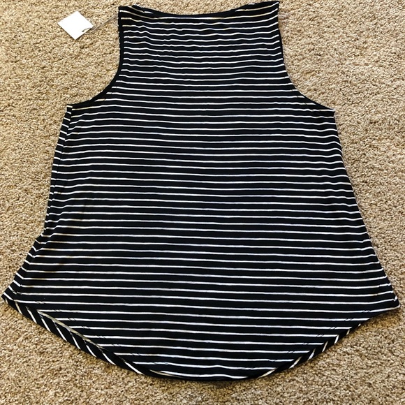 Large Black & white tank soft feel A New Day - Picture 6 of 6